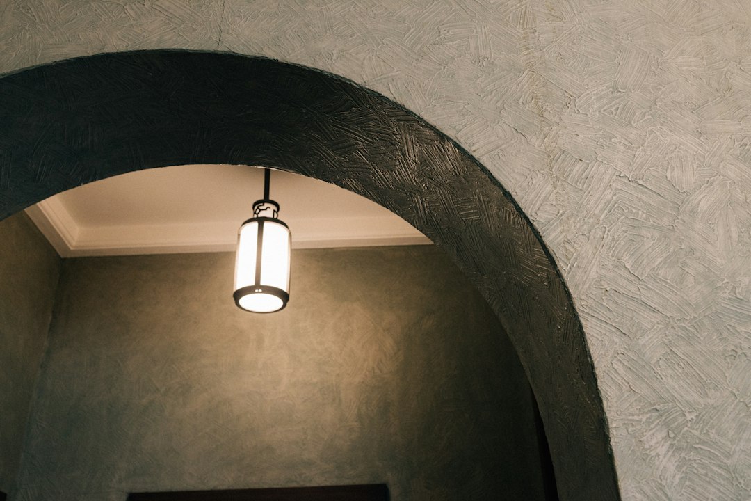 Create a Welcoming Entryway with These Decorative Tips